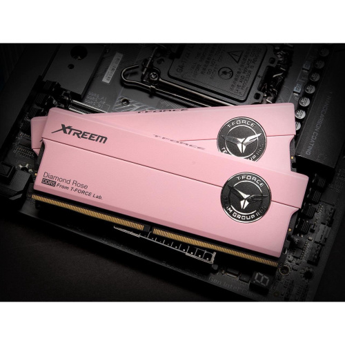 ОЗУ DDR5 TEAMGROUP T-Force Xtreem (FFPD532G7200HC34ADC01) 32GB (2x16GB) 7200MHz CL34 (34-42-42-84) 1.40V / Pink