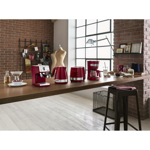 Электрочайник Delonghi KBLA2001.R красный